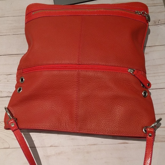 Beautiful faux leather bag by Maxx New York 🌸 - Picture 4 of 8